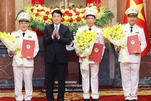 Trao quyết định thăng cấp bậc hàm Thượng tướng Công an