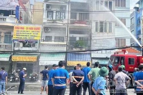 Cháy căn nhà 4 tầng ở quận Tân Bình, nhiều tài sản bị thiêu rụi