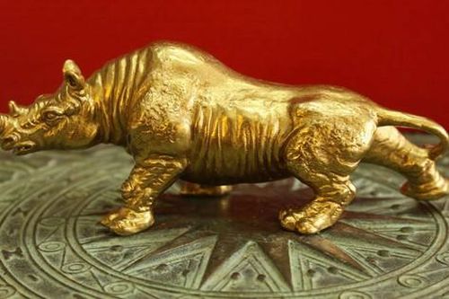 Vị trí đặt tượng tê giác mang bình an, tạo điều kiện để các mối quan hệ gia đình luôn êm ấm, gắn bó