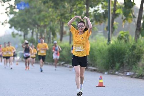Hơn 6.000 người tham gia Giải đi bộ - chạy bộ 'Tự hào Thành phố tôi yêu' kỷ niệm 100 năm báo chí