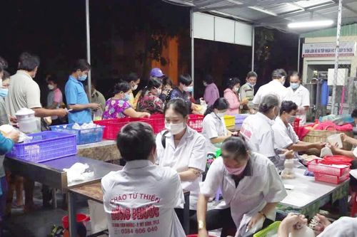 Gần 35 năm giữ lửa bếp cháo nghĩa tình