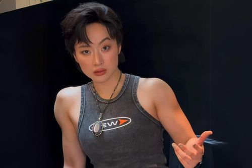 Angela Phương Trinh chuộng áo ba lỗ khoe dáng lực lưỡng