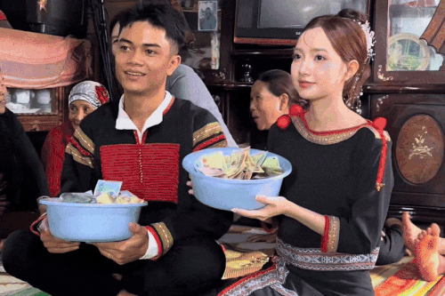 Danh tính cô dâu Ê-đê viral khắp cõi mạng vì xinh như hot girl