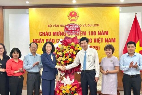 Phó Chủ tịch UBND TP Hà Nội Vũ Thu Hà chúc mừng Ngày Báo chí cách mạng Việt Nam