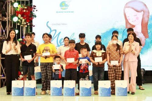 'Mẹ đỡ đầu' - Hành trình tiếp nối ước mơ cho trẻ mồ côi Bắc Ninh