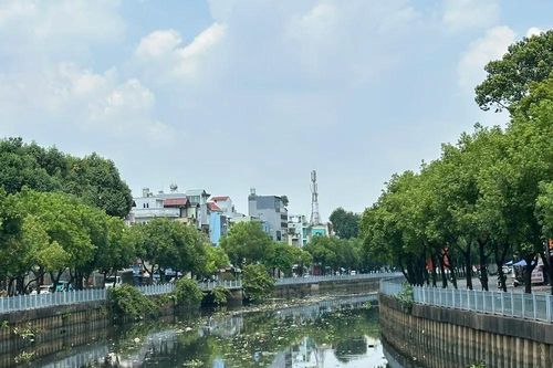 TP.HCM ban hành giá dịch vụ thu gom chất thải rắn trên sông, kênh rạch