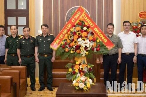 Tổng cục Hậu cần-Kỹ thuật thăm, chúc mừng Báo Nhân Dân nhân kỷ niệm 100 năm Ngày Báo chí Cách mạng Việt Nam