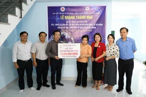 Khánh thành bàn giao nhà Tình nghĩa cho hộ nghèo