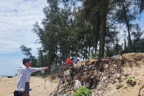 Thấp thỏm bờ biển sạt lở