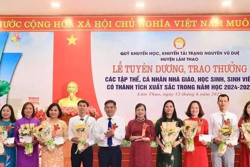 Nữ hiệu trưởng tâm huyết với sự nghiệp 'trồng người'
