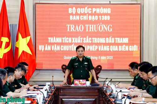 Trao thưởng thành tích xuất sắc trong đấu tranh vụ án vận chuyển trái phép vàng qua biên giới