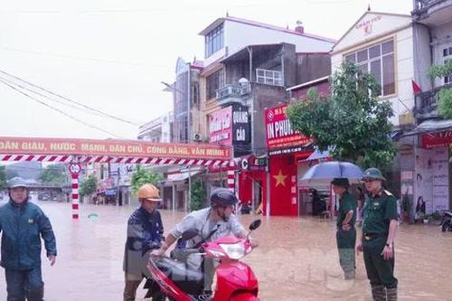 Lạng Sơn mưa lớn, nhiều tuyến đường chìm trong biển nước