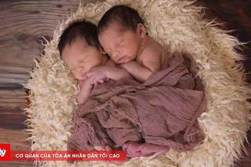 Cặp chị em song sinh tái ngộ kỳ diệu sau 17 năm xa cách