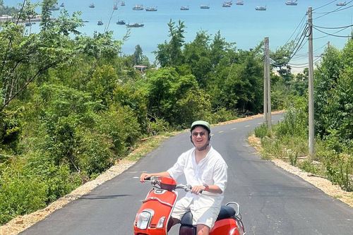 Cung đường đẹp như tranh cách Hà Nội 3 giờ lái xe, du khách 'đội nắng' săn ảnh