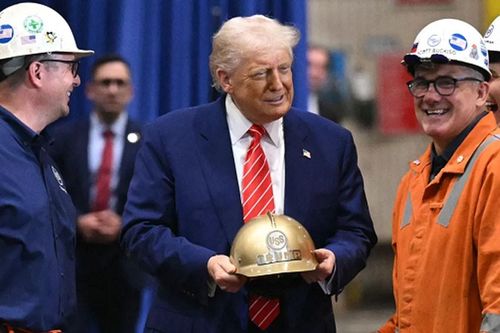 Chấp thuận vụ 'bán rẻ' biểu tượng công nghiệp quốc gia: Ông Trump tính gì?