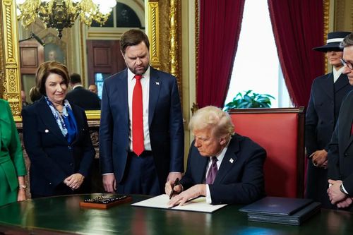 Tổng thống Donald Trump và chính sách đối ngoại: Luật chơi và… chơi luật