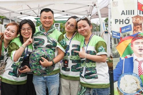 'Choáng' với kiểu cuồng thần tượng của fan Việt