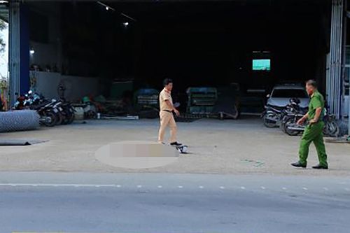Khoảnh khắc nam thanh niên 20 tuổi tử vong sau va chạm với xe tự chế chở tôn