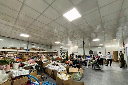 Phát hiện kho hàng chứa hơn 3.000 sản phẩm không rõ nguồn gốc