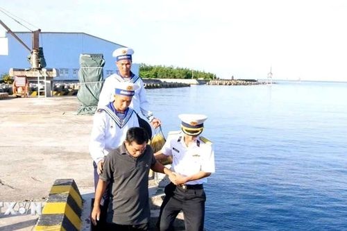 Điều trị thành công cho ngư dân được cấp cứu mổ ruột thừa tại Trường Sa