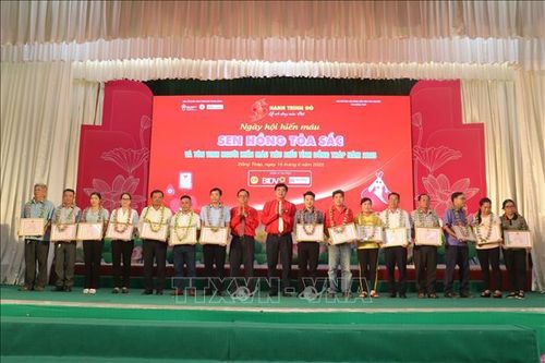 Khen thưởng kịp thời, nhân lên những nghĩa cử cao đẹp