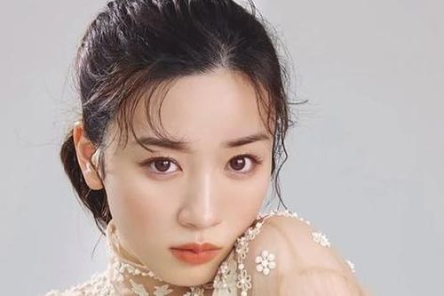 'Ngọc nữ' đình đám bất ổn tâm lý sau bê bối tình ái 'bắt cá 2 tay'