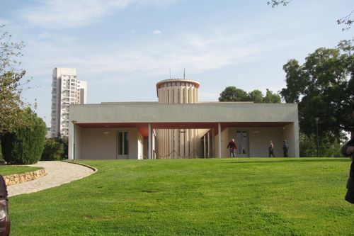 Sau Bộ Quốc phòng, 'bộ não khoa học' của Israel bị tên lửa Iran đánh trúng
