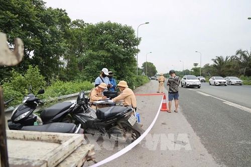 Xử lý mạnh tay xe máy 'leo' cao tốc Đại lộ Thăng Long