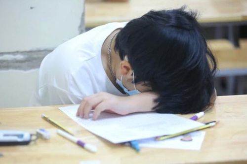 Thi tốt nghiệp THPT cận kề: Học sinh lớp 12 dần 'nói không' với ChatGPT