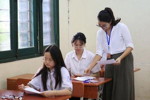 Nhà giáo được xếp lương cao nhất trong thang bậc lương hành chính sự nghiệp, không cấm dạy thêm
