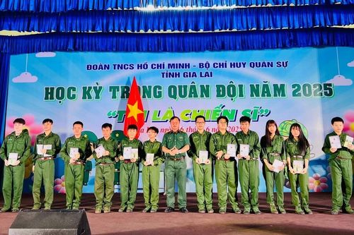 Gia Lai: Trao giấy chứng nhận hoàn thành chương trình Học kỳ trong quân đội cho 120 chiến sĩ 'nhí'