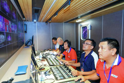 Đằng sau những chương trình truyền hình, phát thanh trực tiếp