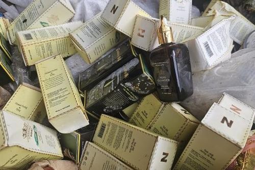 Đà Lạt: Nhiều loại mỹ phẩm bạc triệu đổ trộm bên đường