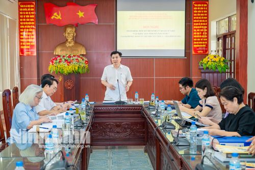 Thẩm định xem xét hồ sơ đề cử Di sản tư liệu 'Văn khắc Hán Nôm núi Non Nước'