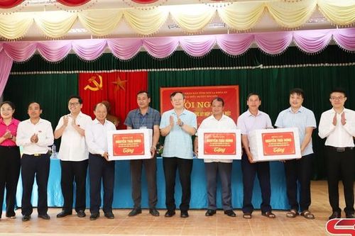 Đồng chí Chủ tịch HĐND tỉnh tiếp xúc cử tri tại huyện Mai Sơn