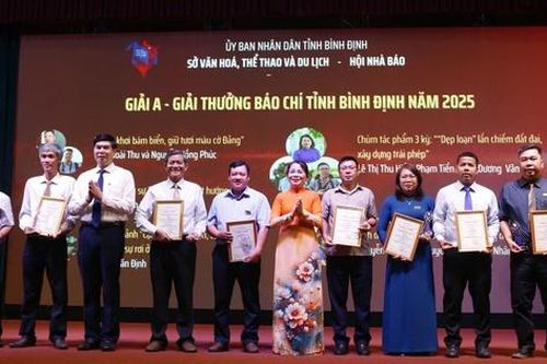 Bình Định tôn vinh những người làm báo nhân kỷ niệm 100 năm Báo chí Cách mạng Việt Nam