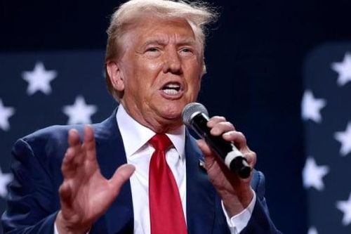 Tổng thống Donald Trump lãi 600 triệu USD từ sân golf, tiền số