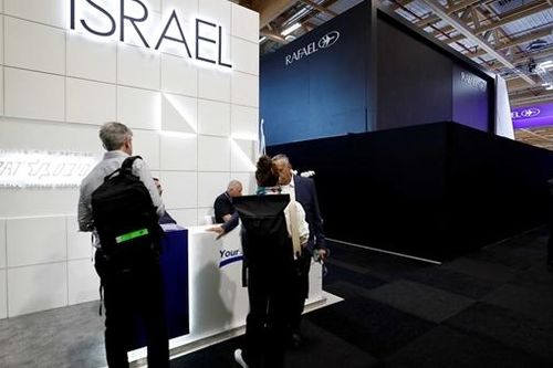 Pháp đóng cửa 4 gian hàng triển lãm của Israel