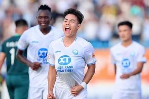 Nam Định thắng Quảng Nam 2-0, lần thứ hai liên tiếp vô địch V-League