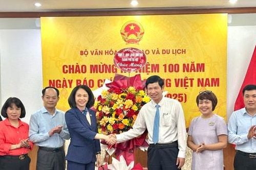 Phó Chủ tịch UBND thành phố Hà Nội Vũ Thu Hà chúc mừng Ngày Nhà báo Việt Nam