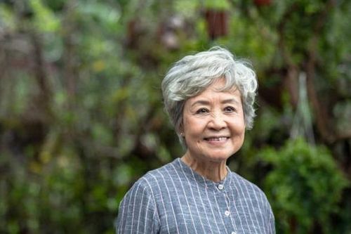 Không lương hưu, không dựa dẫm con cái, cụ bà U70 sống cuộc đời ai cũng ước
