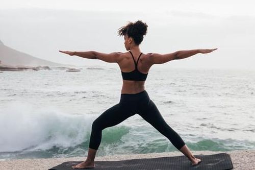 Chuỗi động tác yoga 15 phút giúp phục hồi năng lượng, thay thế cà phê