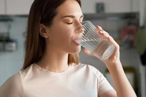 Chuyên gia chỉ cách uống nước đúng và đủ trong mùa nóng