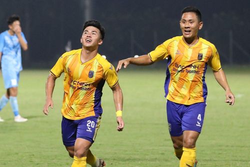 Đội bóng của HLV Park Hang-seo giành vé lên hạng