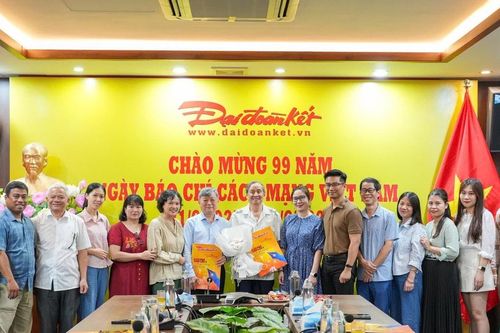Kim Toàn - ngòi bút thép giữa lửa đạn