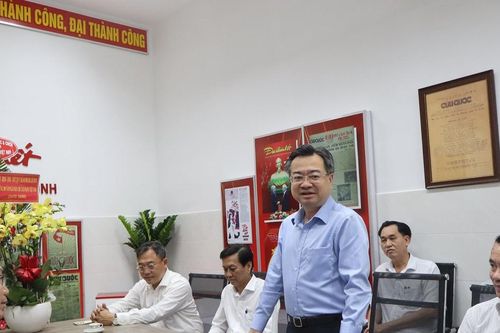 Phó Bí thư Thường trực Thành ủy TP Hồ Chí Minh đến thăm, chúc mừng báo Đại đoàn kết