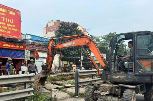 Hà Nội đóng 5 lối đi tự mở trên tuyến đường sắt Bắc - Nam qua thị trấn Văn Điển