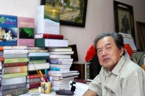 Người 'ngắt cánh hoa rừng cài lên mũ ta đi'