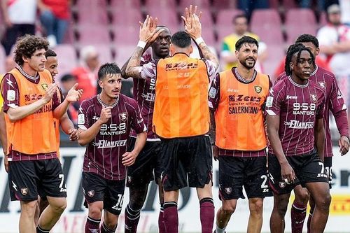 8 cầu thủ ở Itay nhập viện vì bị ngộ độc