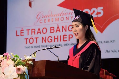 Trịnh Kim Chi tốt nghiệp thạc sĩ ở tuổi 54